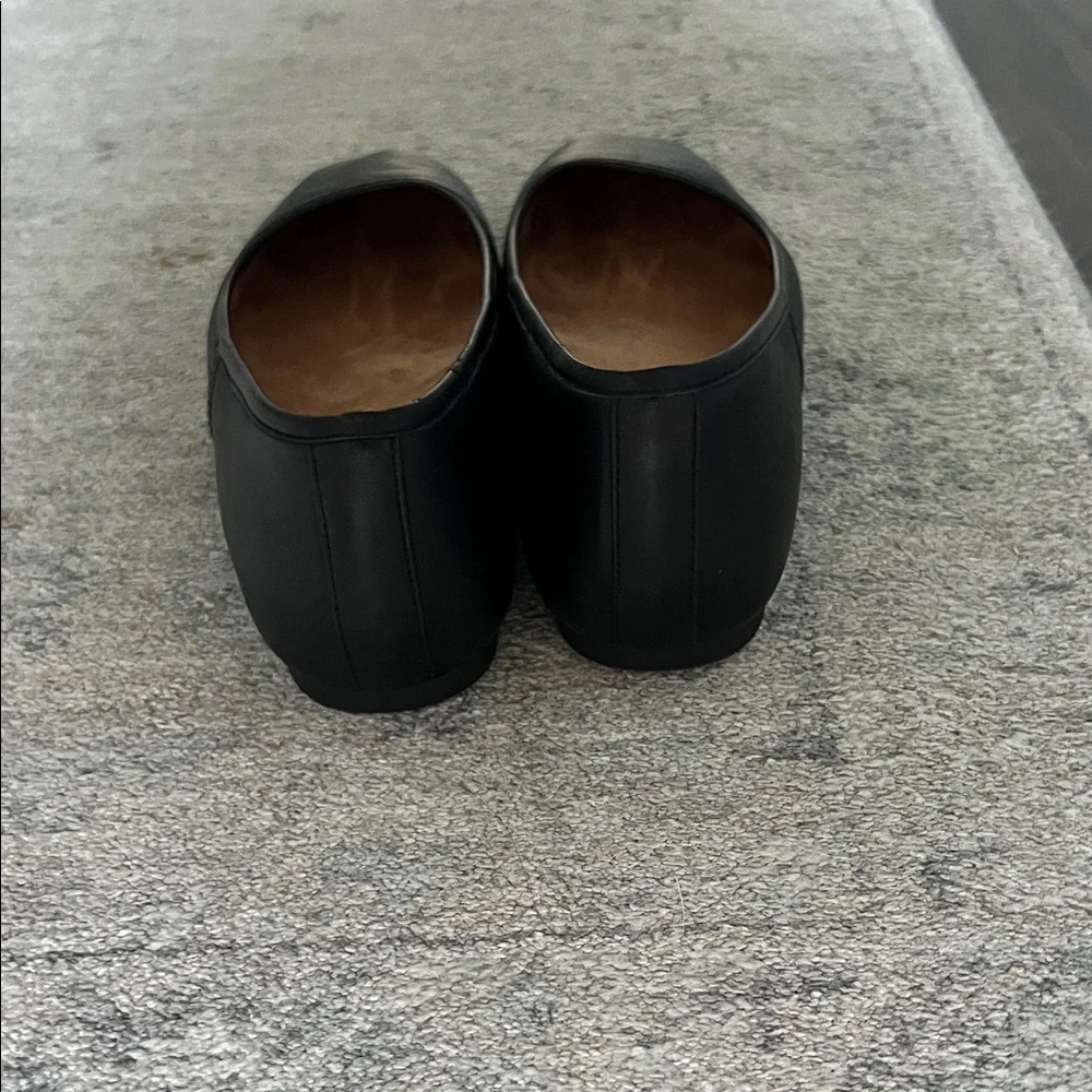 Vionic Women's Classic Black Flats - Picture 3 of 5